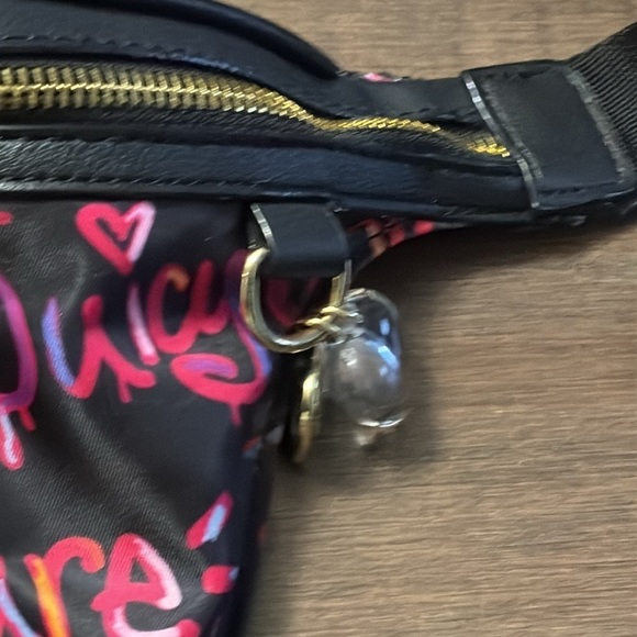 Juicy Couture City Excursion Crossbody BUM Belt BAG / Waist Hip Fanny Pack - Picture 3 of 8